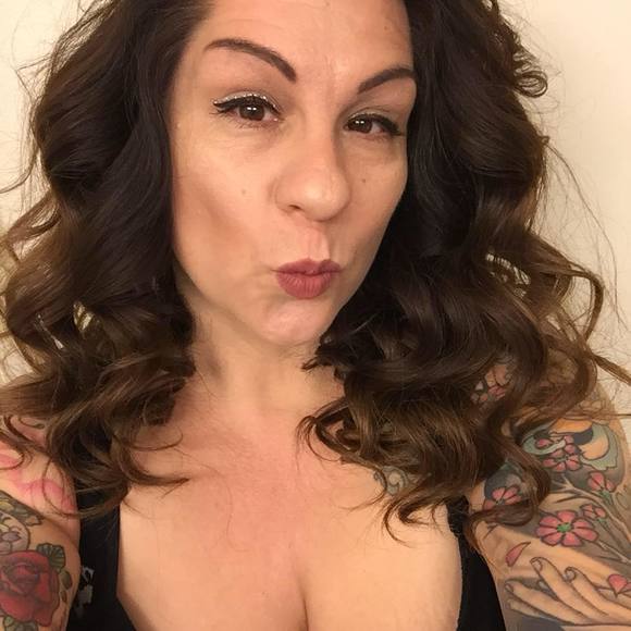 Meet your Posher, Nieva - Picture 1 of 1